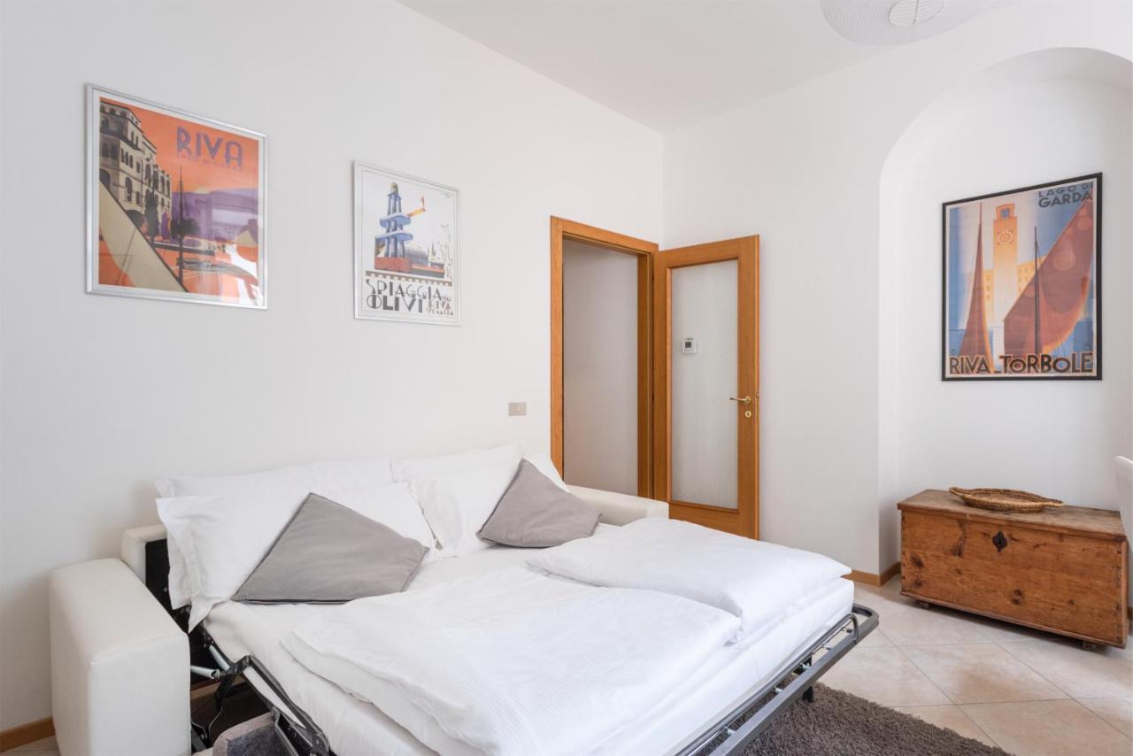 Residenza Ester Riva del Garda Buitenkant foto