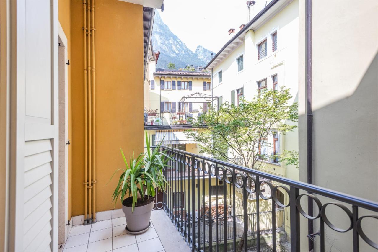Residenza Ester Riva del Garda Buitenkant foto