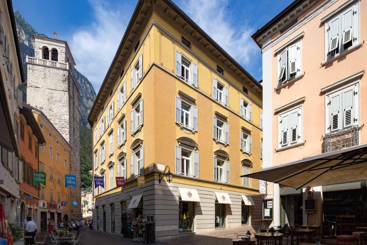 Residenza Ester Riva del Garda Buitenkant foto